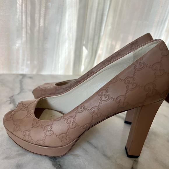 GUCCI "Guccissima" soft winter rose (aka beige)
Peep toe platform heels 39 - Picture 2 of 16